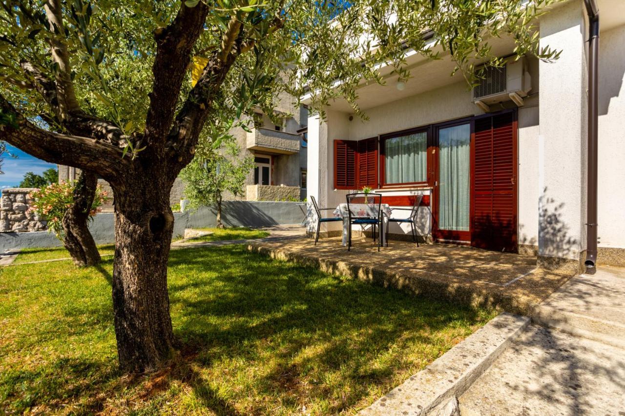 Apartments Belavic By El-Pi Tours Njivice Exterior foto