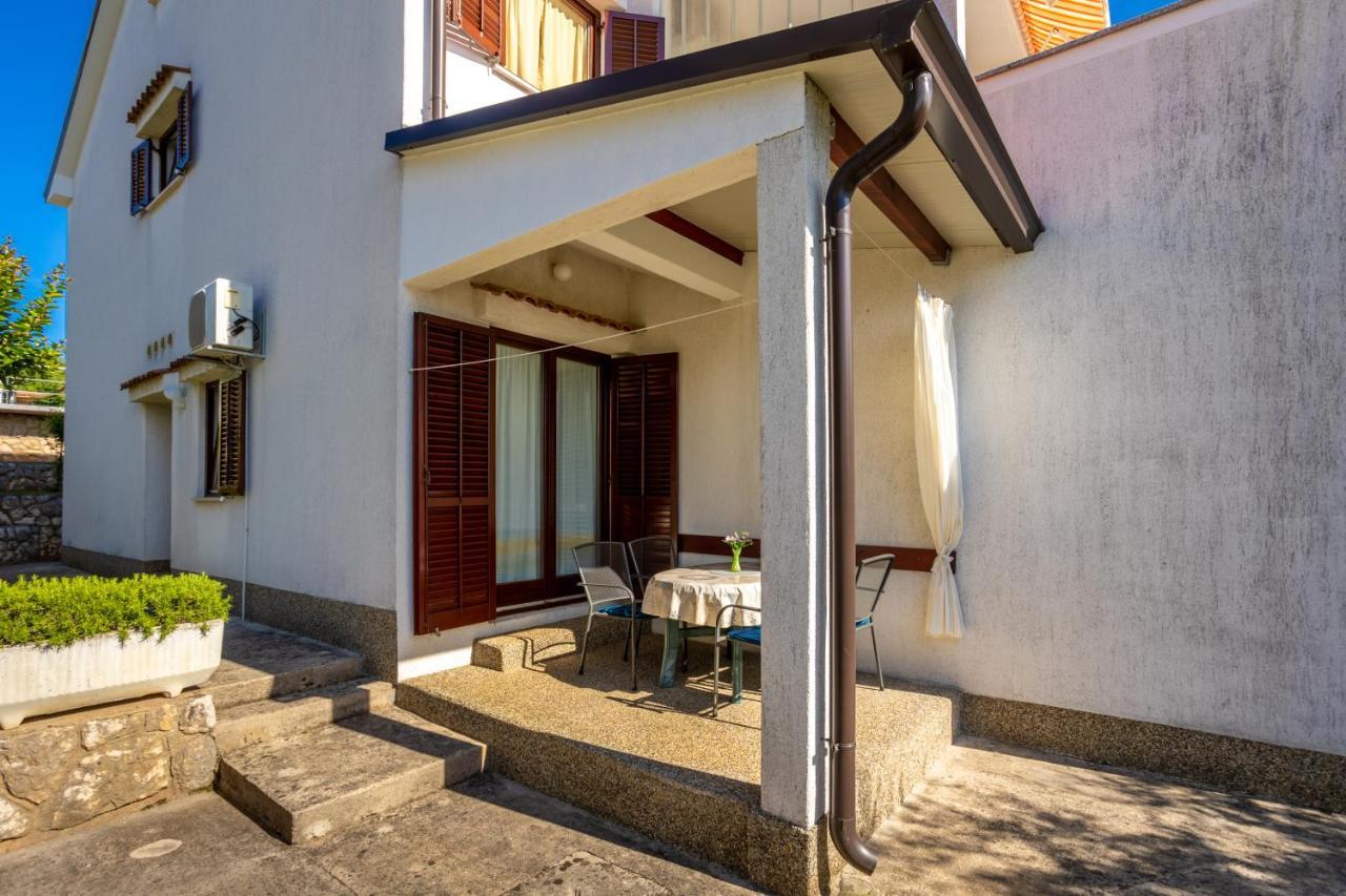 Apartments Belavic By El-Pi Tours Njivice Exterior foto