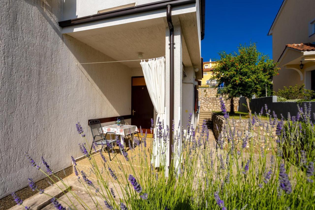 Apartments Belavic By El-Pi Tours Njivice Exterior foto
