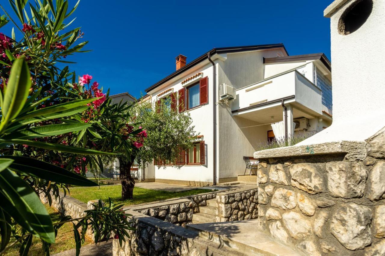Apartments Belavic By El-Pi Tours Njivice Exterior foto
