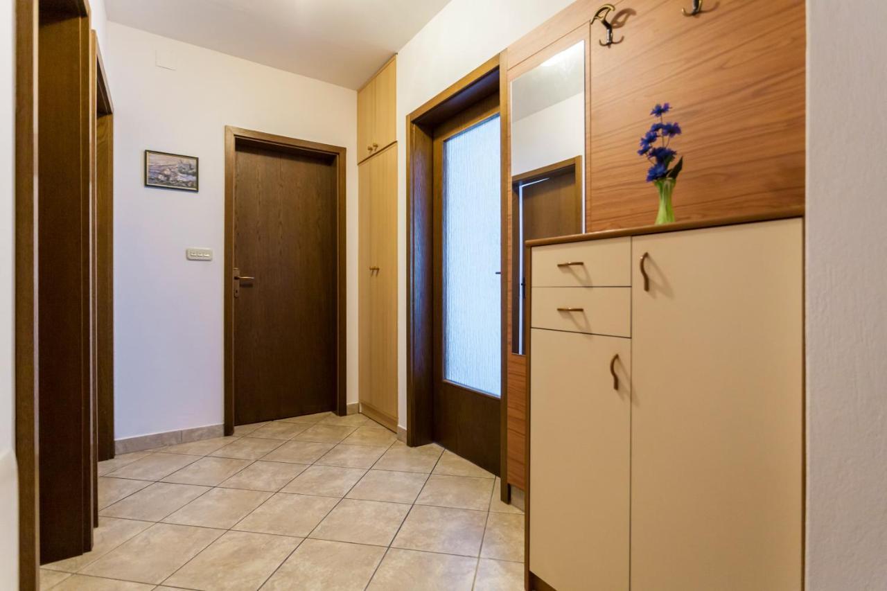 Apartments Belavic By El-Pi Tours Njivice Exterior foto