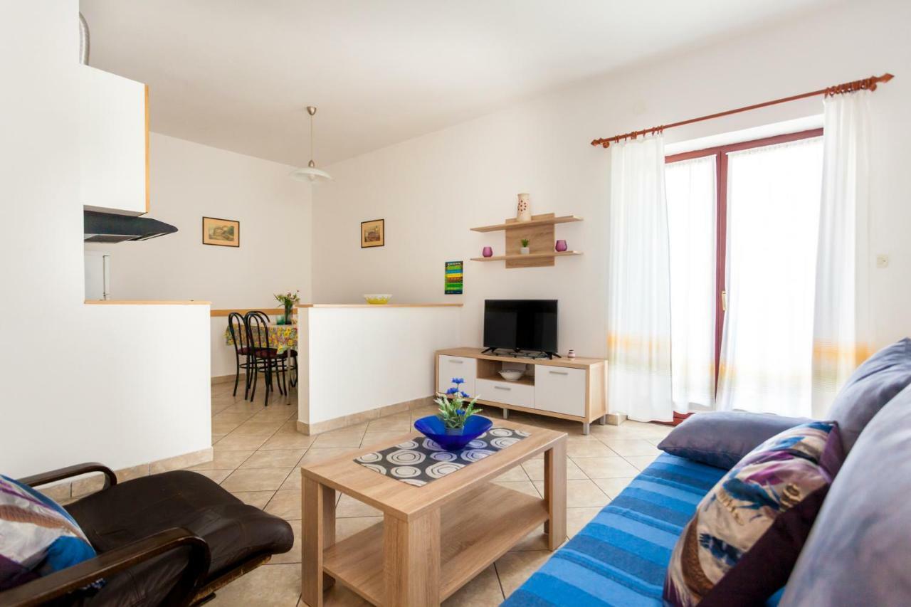 Apartments Belavic By El-Pi Tours Njivice Exterior foto
