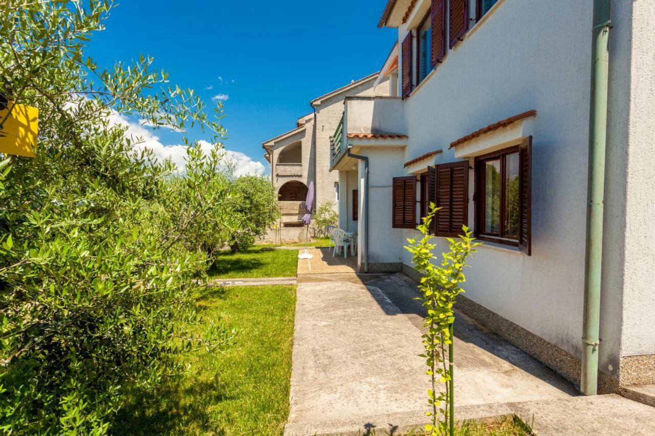 Apartments Belavic By El-Pi Tours Njivice Exterior foto